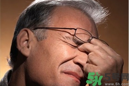 眼睛干澀看東西模糊怎么回事？眼睛干澀看東西模糊怎么辦？