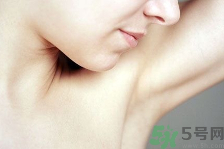 女生幾歲腋下開始長(zhǎng)毛？腋毛有什么作用？