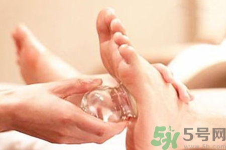 腳底可以拔罐嗎？腳底拔火罐有什么好處？
