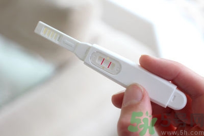 受孕成功后有什么癥狀？早孕試紙一深一淺是懷孕了嗎？
