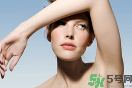 腋毛為什么會(huì)變色？腋毛上有白色附著物怎么回事？