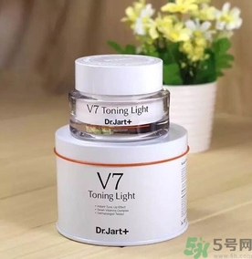 素顏霜和氣墊哪個好？素顏霜和氣墊bb哪個好？