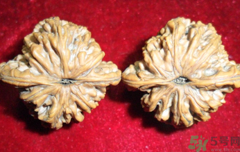 核桃發(fā)霉能吃嗎？發(fā)霉的核桃能吃嗎？