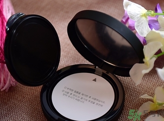 w.lab雪花氣墊黑色款怎么樣？w.lab雪花氣墊黑色和白色區(qū)別？