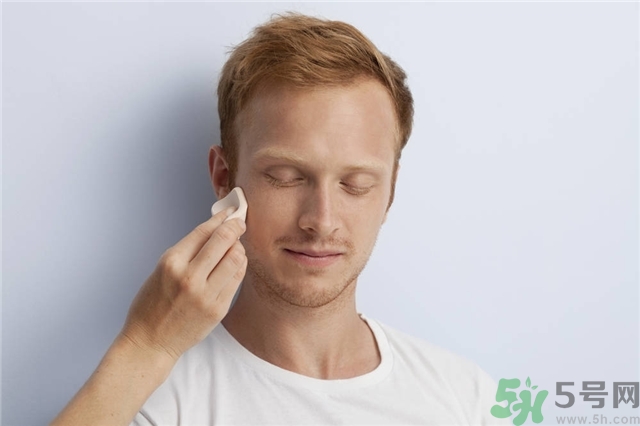 皮膚差的男生怎么洗臉？皮膚差的男生晨起不能用清水洗臉
