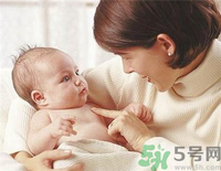 給寶寶斷奶寶寶哭的厲害怎么辦？給寶寶斷奶的正確方法