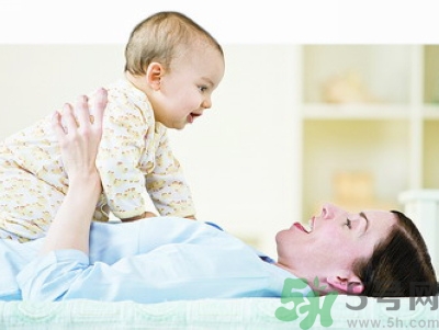 母乳喂養(yǎng)的好處有哪些？母乳喂養(yǎng)怎么知道寶寶吃飽了沒？