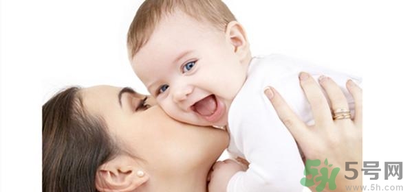 母乳喂養(yǎng)的好處有哪些？母乳喂養(yǎng)怎么知道寶寶吃飽了沒？