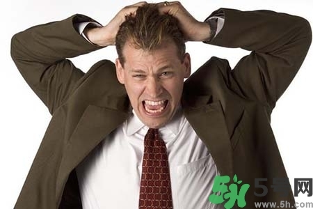 頭發(fā)油膩掉發(fā)怎么辦？頭發(fā)油膩掉發(fā)怎么回事？