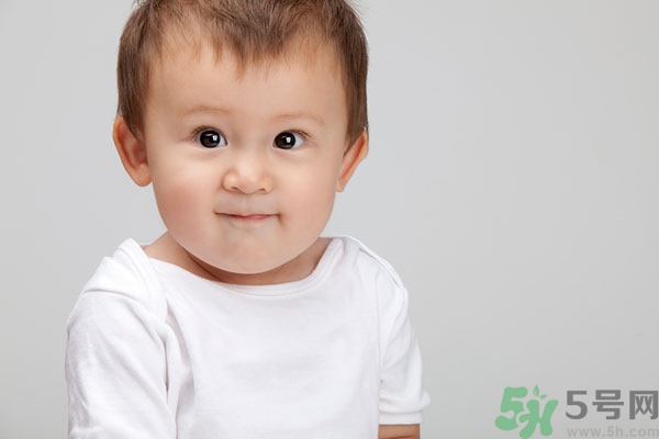 寶寶掉頭發(fā)是什么原因？寶寶掉頭發(fā)是怎么回事？