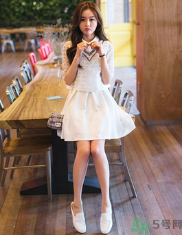 十月份可以穿裙子嗎？十月份穿什么衣服合適？