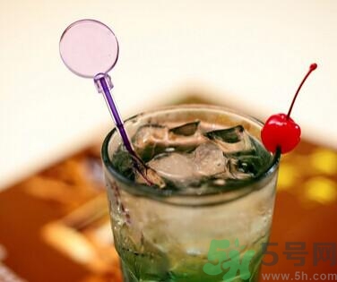 孕婦能喝碳酸飲料嗎？孕婦喝碳酸飲料對胎兒有影響嗎？