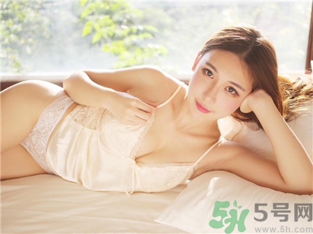處女第一次緊張?jiān)趺崔k？處女第一次都會(huì)出血嗎？