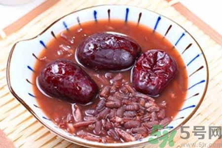 寒露手腳冰涼喝什么好？手腳發(fā)涼喝三紅湯有什么好處？