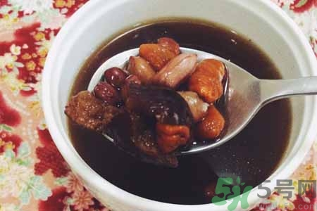 寒露手腳冰涼喝什么好？手腳發(fā)涼喝三紅湯有什么好處？