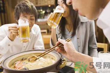 吃火鍋能喝啤酒嗎？吃火鍋喝啤酒對(duì)身體好嗎？