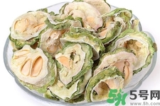 新鮮苦瓜片和干苦瓜片泡水哪個(gè)好？苦瓜片泡水喝的功效