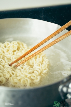 辛拉面是哪個(gè)國(guó)家的？辛拉面怎么煮好吃？