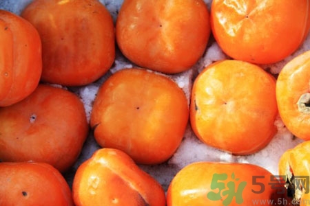 凍柿子一天吃幾個合適？經(jīng)常吃凍柿子對身體有什么影響？