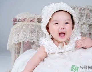 寶寶睡覺(jué)翻來(lái)覆去是怎么回事？寶寶睡覺(jué)喜歡亂動(dòng)怎么辦？