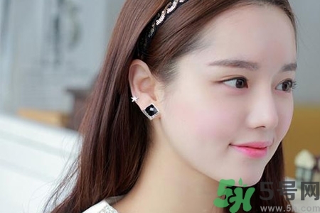 打耳洞的注意事項(xiàng)有哪些？女生打耳洞前需要注意什么？