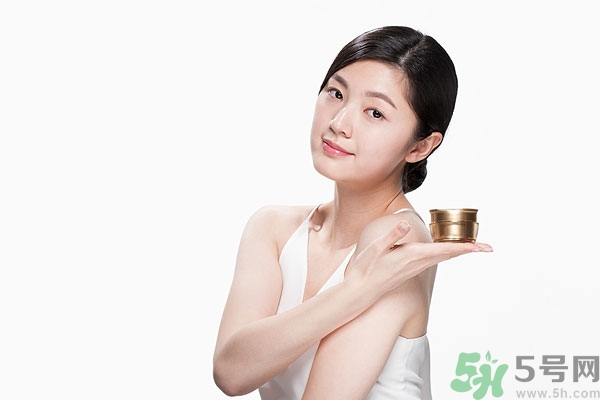 保濕霜什么時(shí)候用？保濕霜怎么用？