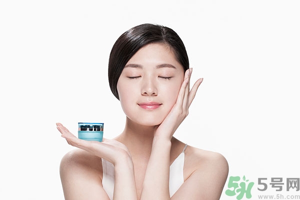 保濕霜什么時(shí)候用？保濕霜怎么用？