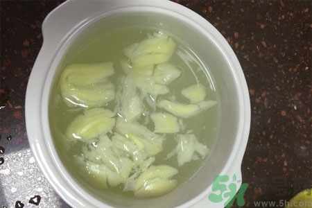 寶寶咳嗽喝大蒜水有用嗎？小孩咳嗽能喝大蒜水嗎？
