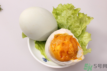 鴨蛋不能和什么一起吃？鴨蛋不能與什么食物同食？