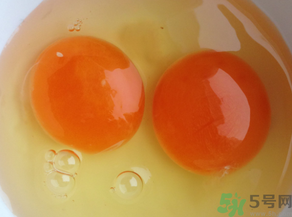 雞蛋黃發(fā)紅是怎么回事？雞蛋黃發(fā)紅可以吃嗎？
