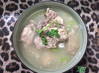 煮排骨用涼水還是熱水？燉排骨用熱水好還是涼水好？