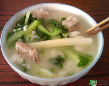 燉排骨什么時候放鹽最好？燉排骨放什么調(diào)料？