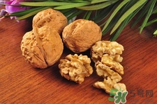 吃核桃可以喝茶嗎？吃核桃喝茶會(huì)中毒嗎？