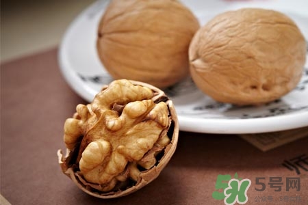 晚上吃核桃會(huì)胖嗎？核桃吃多了會(huì)變胖嗎？