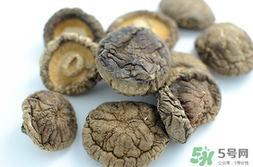 干香菇和鮮香菇的區(qū)別？干香菇和鮮香菇哪個好？