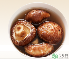 干香菇用什么水泡？干香菇用熱水還是冷水泡？