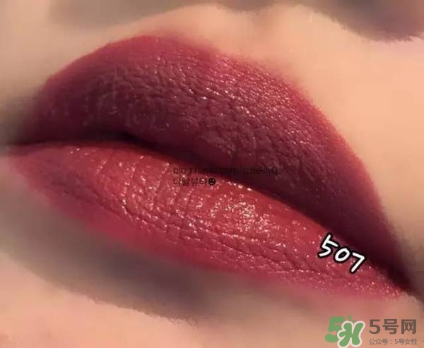 阿瑪尼小胖丁唇釉哪個(gè)色最火？阿瑪尼小胖丁唇釉保留了紅管的哪個(gè)色？