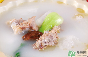 排骨湯燉多久最好？排骨湯燉怎么燉最好喝？