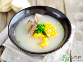 排骨湯為什么是白色的？排骨湯怎么熬成乳白色的？