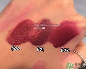阿瑪尼小胖丁唇釉哪個(gè)色最火？阿瑪尼小胖丁唇釉保留了紅管的哪個(gè)色？