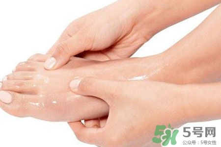 腳趾經(jīng)常抽筋是缺鈣嗎？腳趾抽筋是什么原因？