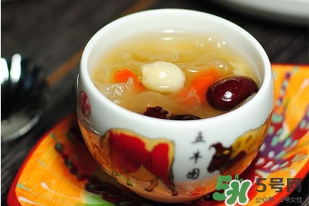 早上空腹喝銀耳紅棗湯好嗎？早上喝銀耳紅棗湯有什么好處？