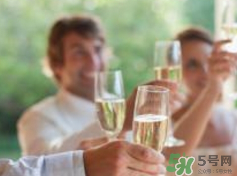 帶牙套能喝酒嗎？帶牙套可不可以喝酒？