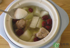 雞肉可以和白蘿卜一起燉湯嗎？雞肉和白蘿卜能一起吃嗎？