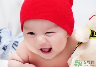 冬天出生的寶寶穿什么衣服？冬天出生的寶寶要準(zhǔn)備什么衣服？