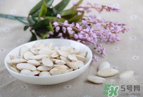 南瓜子和葵花籽哪個(gè)好？南瓜子和葵花籽區(qū)別？