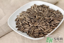 南瓜子和葵花籽哪個(gè)好？南瓜子和葵花籽區(qū)別？