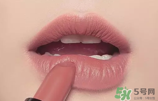 吃土色口紅適合什么膚色？吃土色口紅妝容