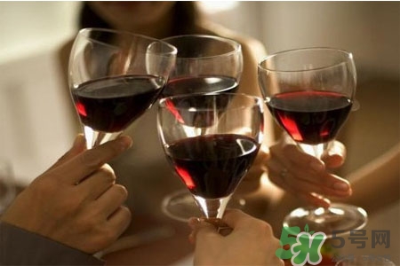 喝白酒后怎么解酒？喝白酒后吃什么解酒最有效？