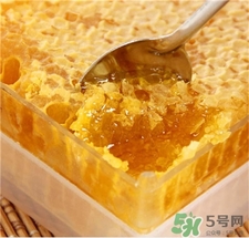 蜂巢蜜的營(yíng)養(yǎng)價(jià)值 巢蜜的功效與作用